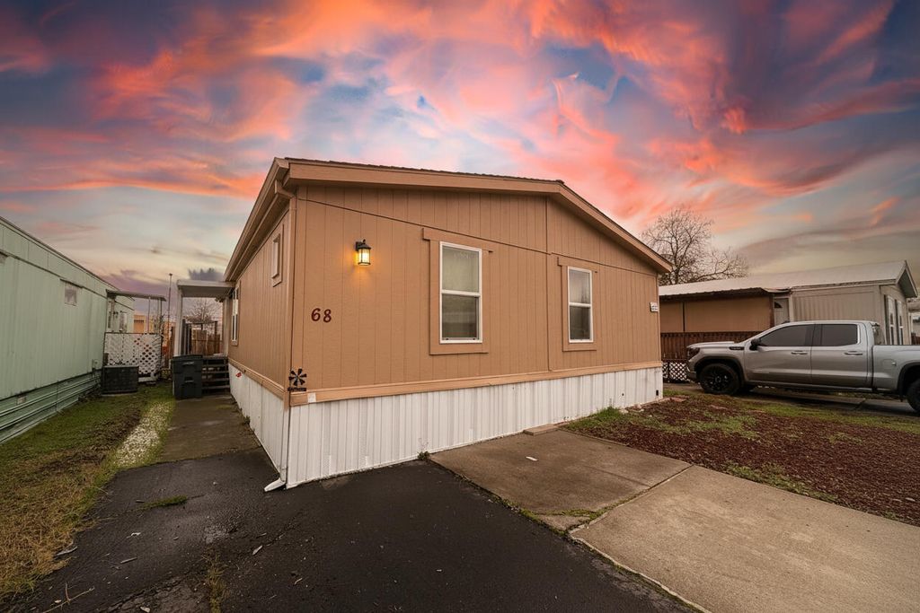 2622 Falcon Street SPC 68, White City, OR 97503