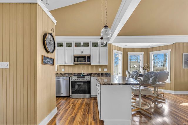 9547 S Harbour Pointe Drive, Bloomington, IN 47401