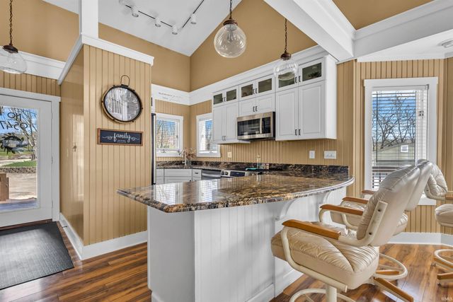 9547 S Harbour Pointe Drive, Bloomington, IN 47401