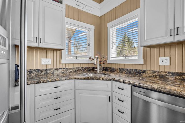 9547 S Harbour Pointe Drive, Bloomington, IN 47401