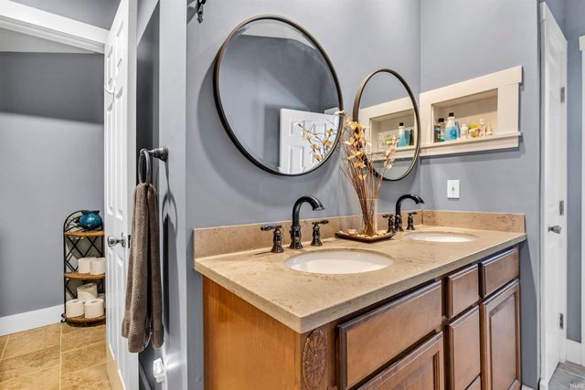 9547 S Harbour Pointe Drive, Bloomington, IN 47401