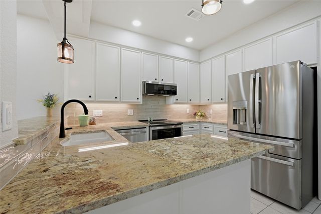 125 Greenway Bend, Pottsboro, TX 75076