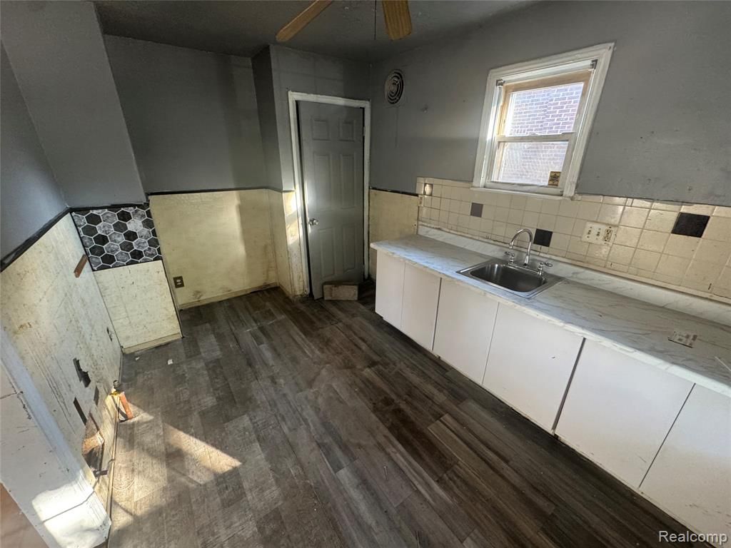 7666 Penrod Street, Detroit, MI 48228