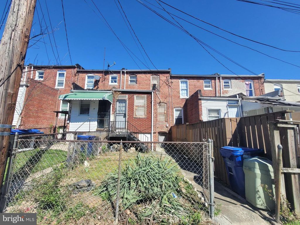 Image 4 of property listing at 12 N ABINGTON AVE, Baltimore, MD 21229