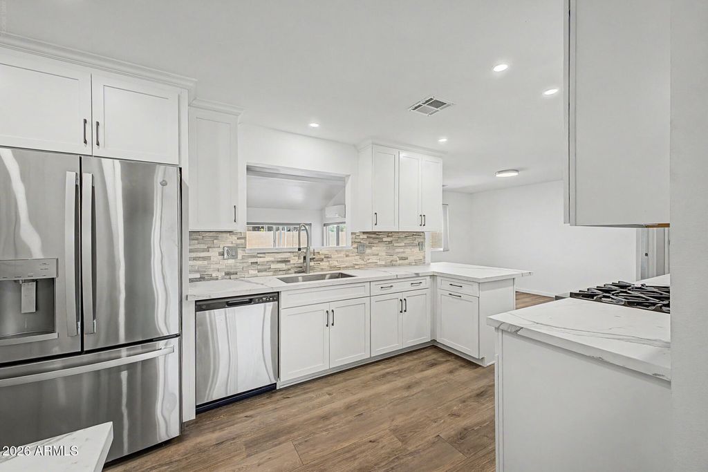 10002 W DESERT HILLS Drive, Sun City, AZ 85351 — photo 4