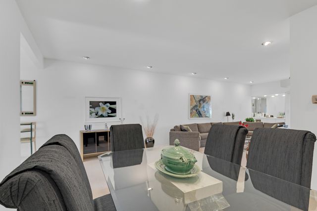 924 Hidden Lake Drive 924, Buffalo Grove, IL 60089