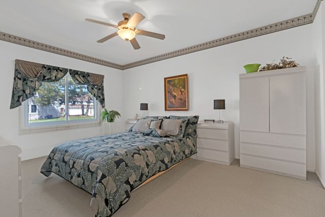 924 Hidden Lake Drive 924, Buffalo Grove, IL 60089