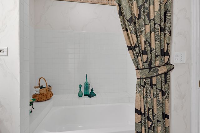 924 Hidden Lake Drive 924, Buffalo Grove, IL 60089