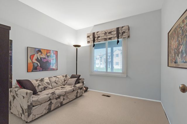 924 Hidden Lake Drive 924, Buffalo Grove, IL 60089