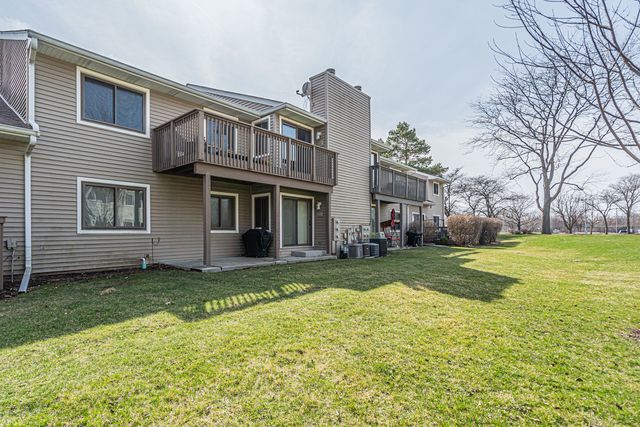 924 Hidden Lake Drive 924, Buffalo Grove, IL 60089