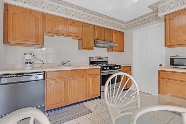 924 Hidden Lake Drive 924, Buffalo Grove, IL 60089