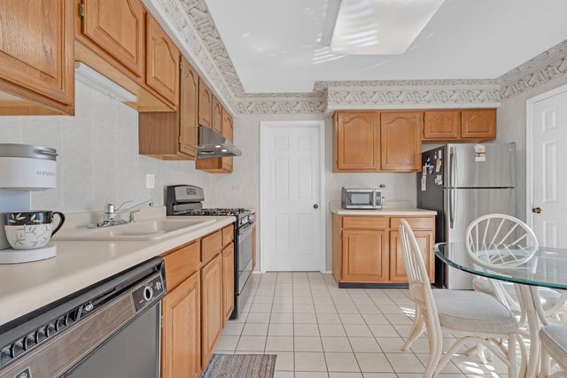 924 Hidden Lake Drive 924, Buffalo Grove, IL 60089