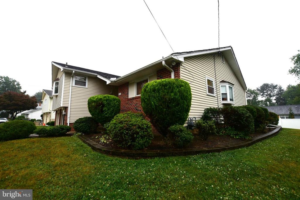 1101 MOUNT PLEASANT WAY, Cherry Hill, NJ 08034