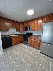 10 Karen Cir 24, Billerica, MA 01821