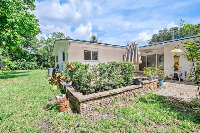 13988 Lake Lure Court, Miami Lakes, FL 33014