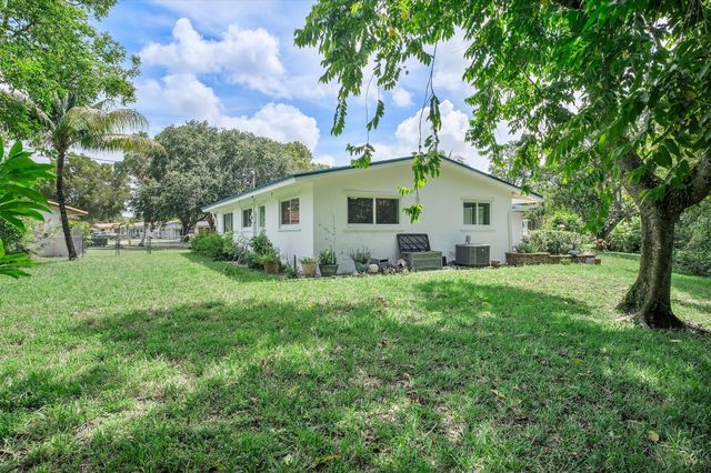 13988 Lake Lure Court, Miami Lakes, FL 33014