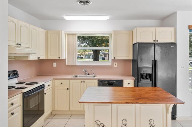 13988 Lake Lure Court, Miami Lakes, FL 33014