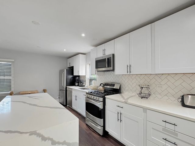 10644 S Peoria Street, Chicago, IL 60643