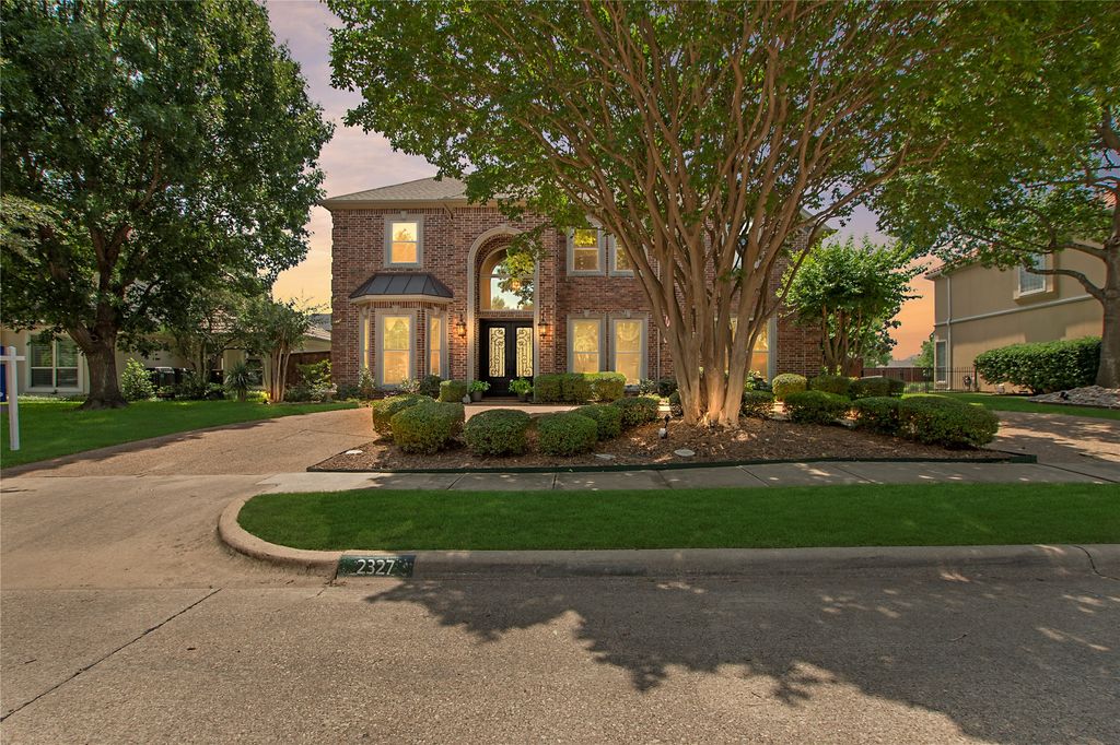 2327 Clearspring Drive N, Irving, TX 75063