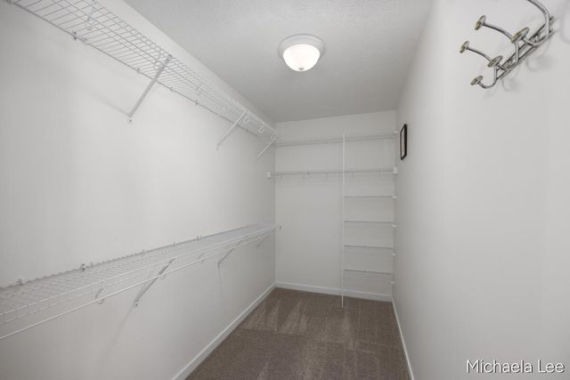 1548 N Village Circle, Kalamazoo, MI 49009