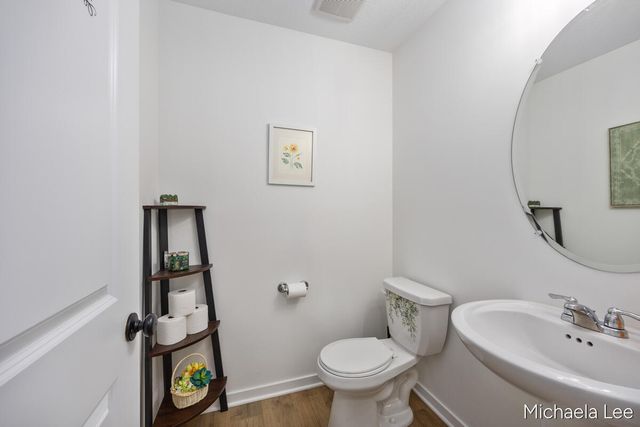 1548 N Village Circle, Kalamazoo, MI 49009
