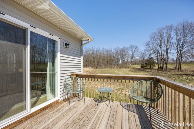 1548 N Village Circle, Kalamazoo, MI 49009
