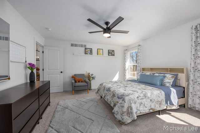1548 N Village Circle, Kalamazoo, MI 49009