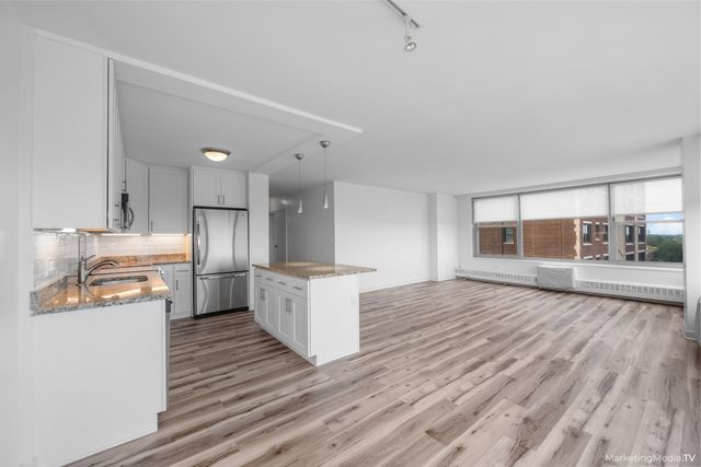 3900 N Lake Shore Drive 9K, Chicago, IL 60613