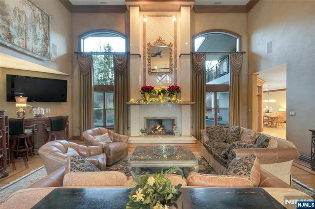 7 Finn Court, Mahwah, NJ 07430