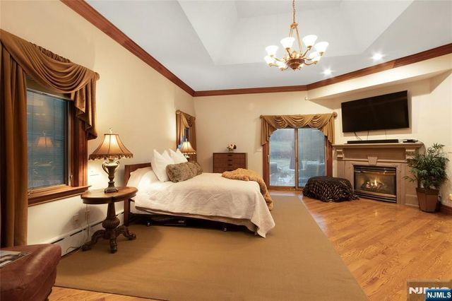 7 Finn Court, Mahwah, NJ 07430