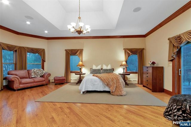 7 Finn Court, Mahwah, NJ 07430