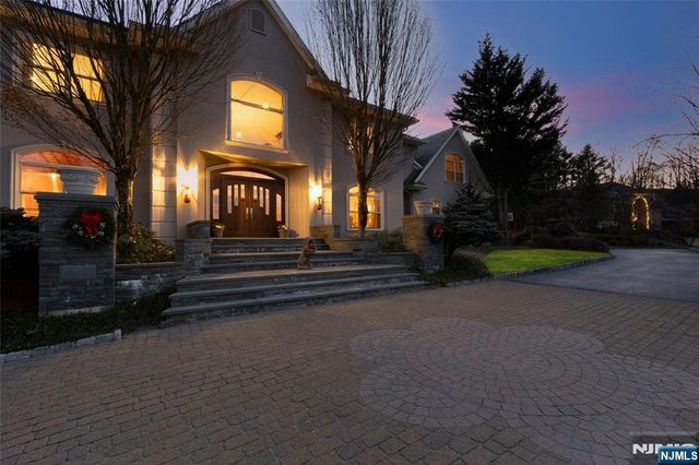 7 Finn Court, Mahwah, NJ 07430