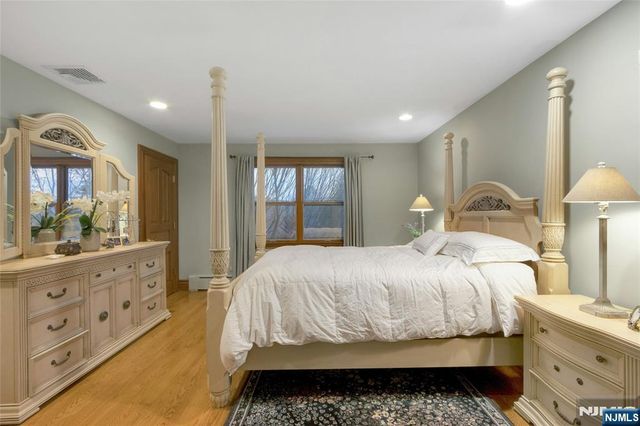 7 Finn Court, Mahwah, NJ 07430