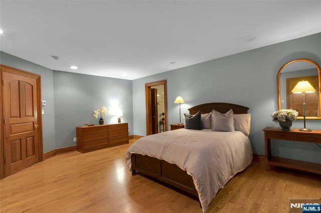 7 Finn Court, Mahwah, NJ 07430