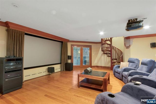 7 Finn Court, Mahwah, NJ 07430