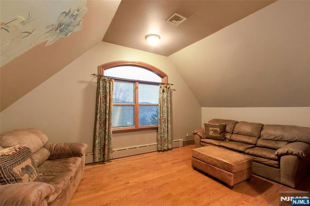 7 Finn Court, Mahwah, NJ 07430