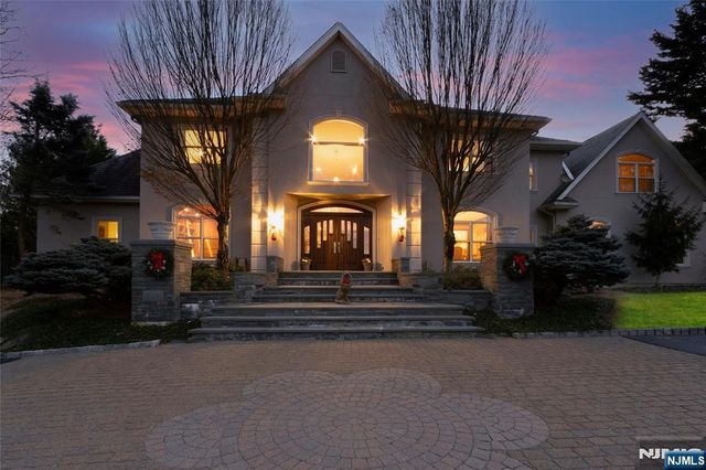 7 Finn Court, Mahwah, NJ 07430