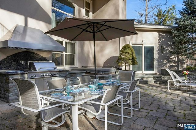 7 Finn Court, Mahwah, NJ 07430