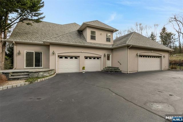 7 Finn Court, Mahwah, NJ 07430