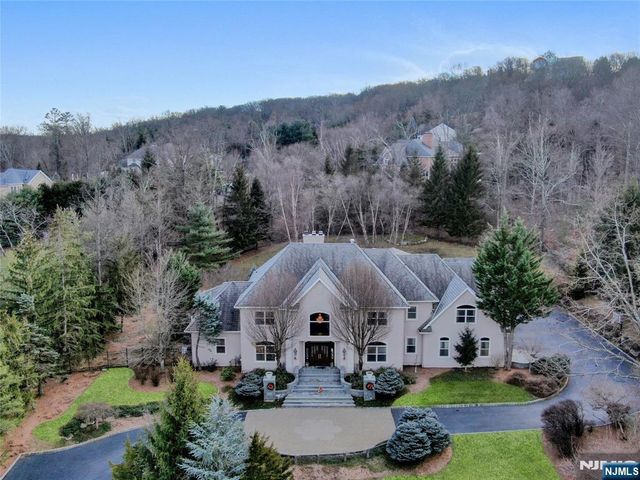 7 Finn Court, Mahwah, NJ 07430