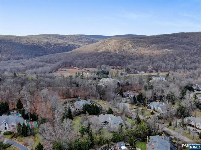 7 Finn Court, Mahwah, NJ 07430