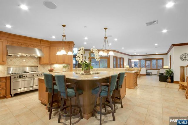 7 Finn Court, Mahwah, NJ 07430