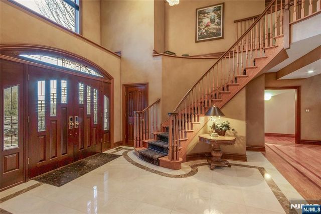 7 Finn Court, Mahwah, NJ 07430