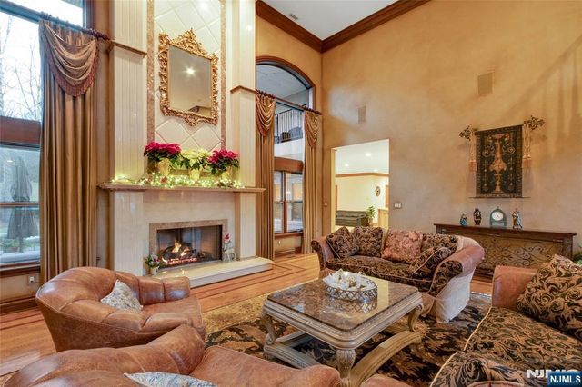 7 Finn Court, Mahwah, NJ 07430