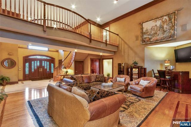 7 Finn Court, Mahwah, NJ 07430