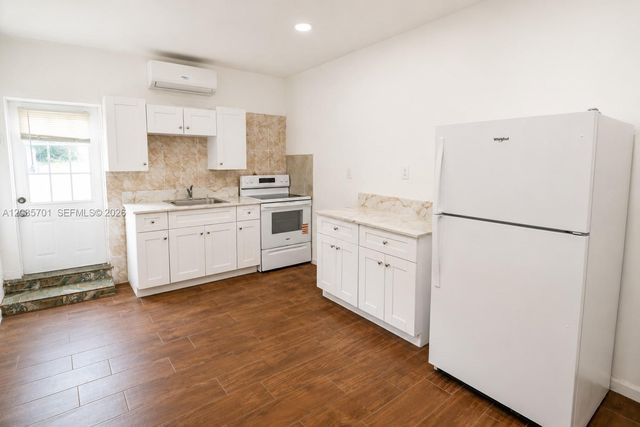 10945 NW 19th Ave, Miami, FL 33167