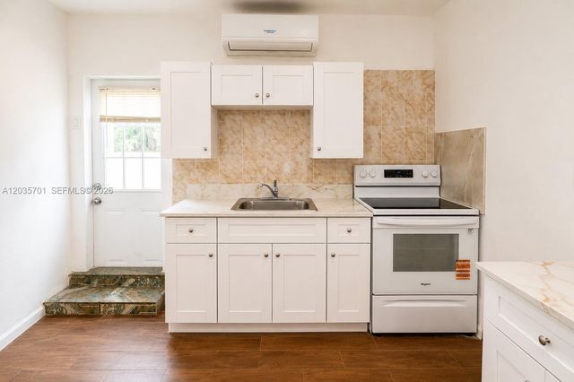 10945 NW 19th Ave, Miami, FL 33167