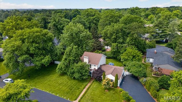 8 Covington Lane, St Louis, MO 63132