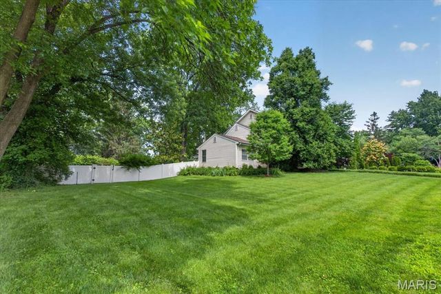 8 Covington Lane, St Louis, MO 63132