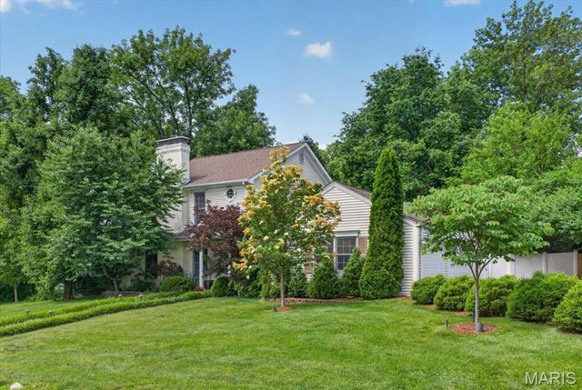 8 Covington Lane, St Louis, MO 63132